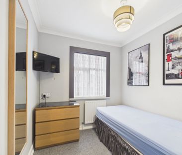 Burns Avenue, Feltham,TW14 - Photo 4