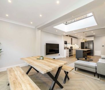 Manor Road, W13, London - Photo 2
