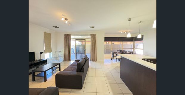 Modern 3 Bedroom, 2 Bathroom House In Ocean Eyre Area - Photo 1