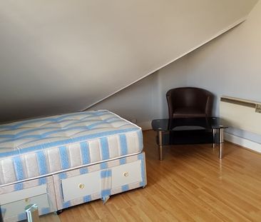 Studio Flat, Bedford Hill, SW12 - Photo 1
