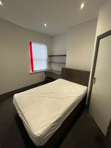 5 bedroom flat to rent - Photo 3