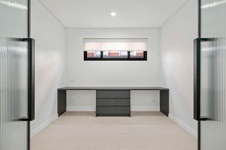 ARCHITECTURALLY DESIGNED FIVE BEDROOM FAMILY HOME - Photo 3