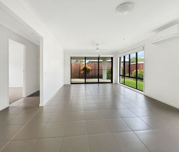 Large Family Home 4 Bedroom + Media - Photo 6