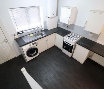 2 bedroom end of terrace house to rent - Photo 3