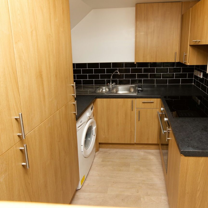 Ground floor flat to rent on - Photo 1