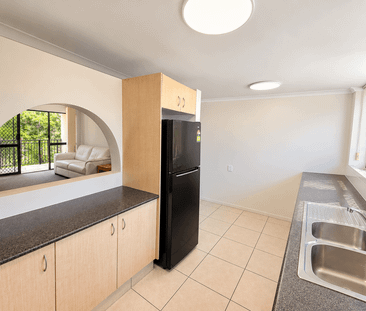 Leafy, Private, Spacious & Modern Home in Beautiful Gordon Park - Photo 6