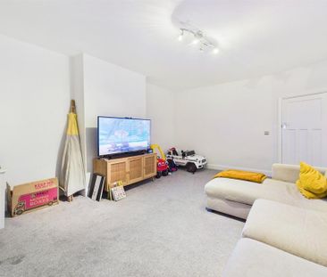 3 bedroom flat to rent - Photo 4