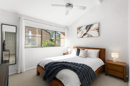 Light-Filled Family Townhouse with Courtyard & Dual Access - Photo 5