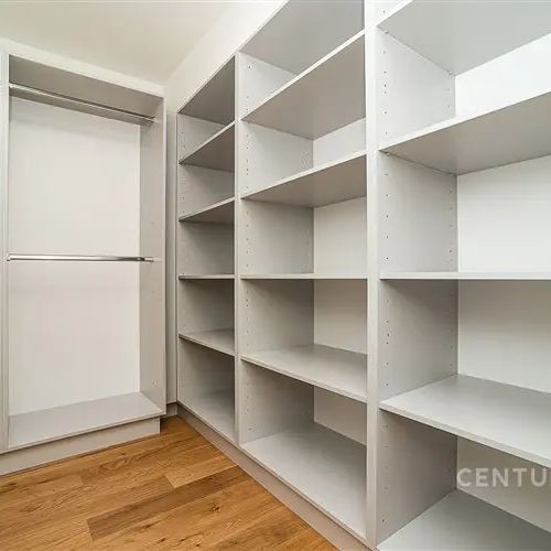Nový atraktivní atypický prostorný východně orientovaný byt 1+kk, 48 m - Photo 1