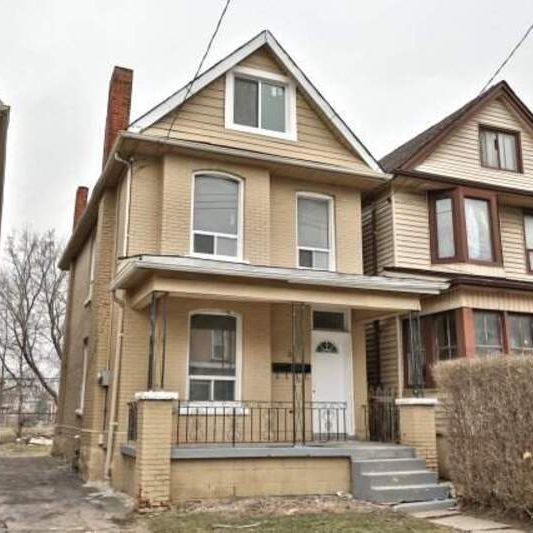 $1,699 / 2 br / 1 ba / 1100 sqft 33 Harvey St unit 1 - Photo 1