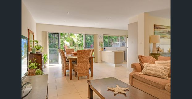 400m walk to beach - call this coastal haven home! - Photo 1