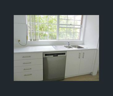 Comfortable 2-Bedroom Unit Close to Transport & Shopping - Photo 2