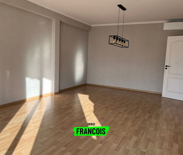 Ruim appartement met twee slaapkamers en garage in Ieper - Photo 2