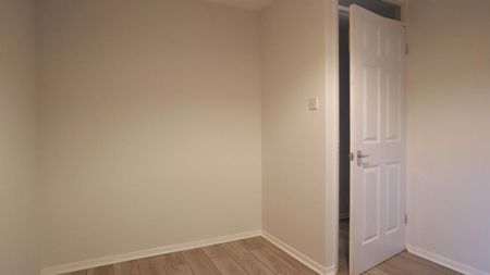 1 bedroom ground floor flat to rent - Photo 4