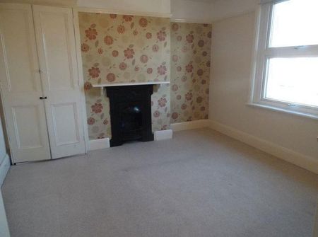 4 bedroom semi-detached house to rent - Photo 3