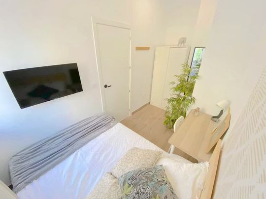 Avenida de Ramón y Cajal, Sevilla, Andalusia 41005 - Photo 1