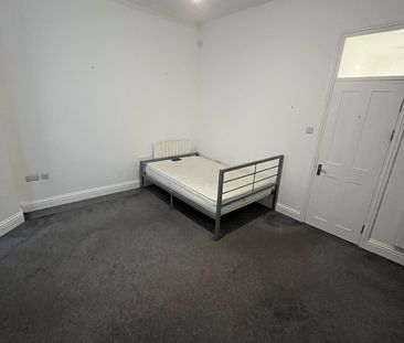 Studio Flat, Wood Road, M16 - Photo 6