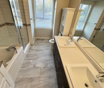Beautiful Townhome @ "The Brighton" - Photo 6