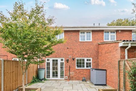 3 bedroom terraced house to rent - Photo 2