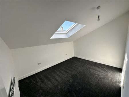 Queens Court, Queensbury, BD13 - Photo 4