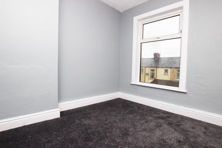 3 bedroom House To Let - Photo 5