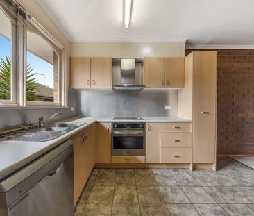 TWO BEDROOM UNIT LOCATED IN WENDOUREE - Photo 3