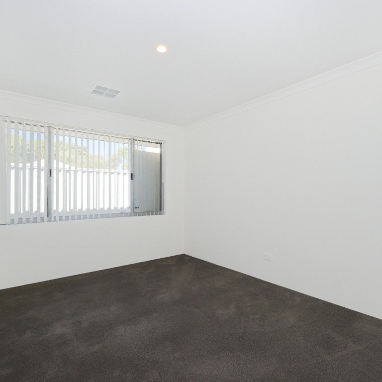 BEAUTIFUL BRAND NEW FAMILY HOME!!! - Photo 1