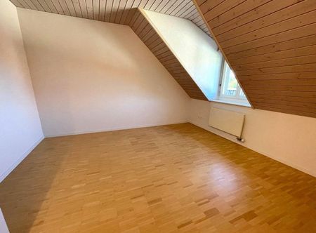 Generous 3 1/2 room penthouse apartment with renovated bathroom - Photo 2