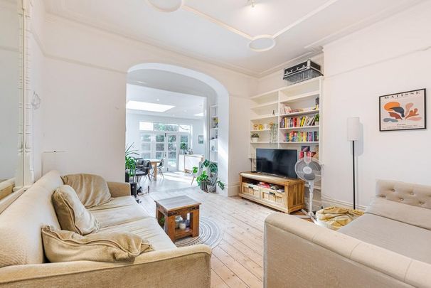 3 bedroom flat to rent - Photo 1