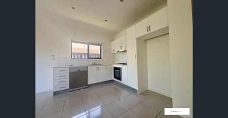 Modern Two Bedroom Townhouse Plus Study! - Photo 3