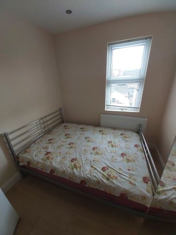 Room in a Shared House, Leamington Gardens, IG3 - Photo 2