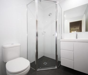 Wonderfully Spaced & Convenient 2 Bedroom Apartment - Photo 5