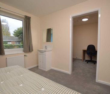 1 bedroom in a house share to rent - Photo 3