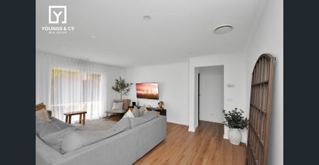 WELL PRESENTED LARGE TWO BEDROOM UNIT - Photo 5