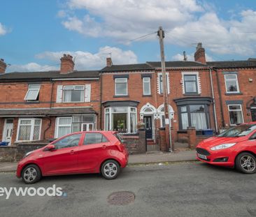 3 bed terraced house to rent in Heaton Terrace, ST5 - Photo 2