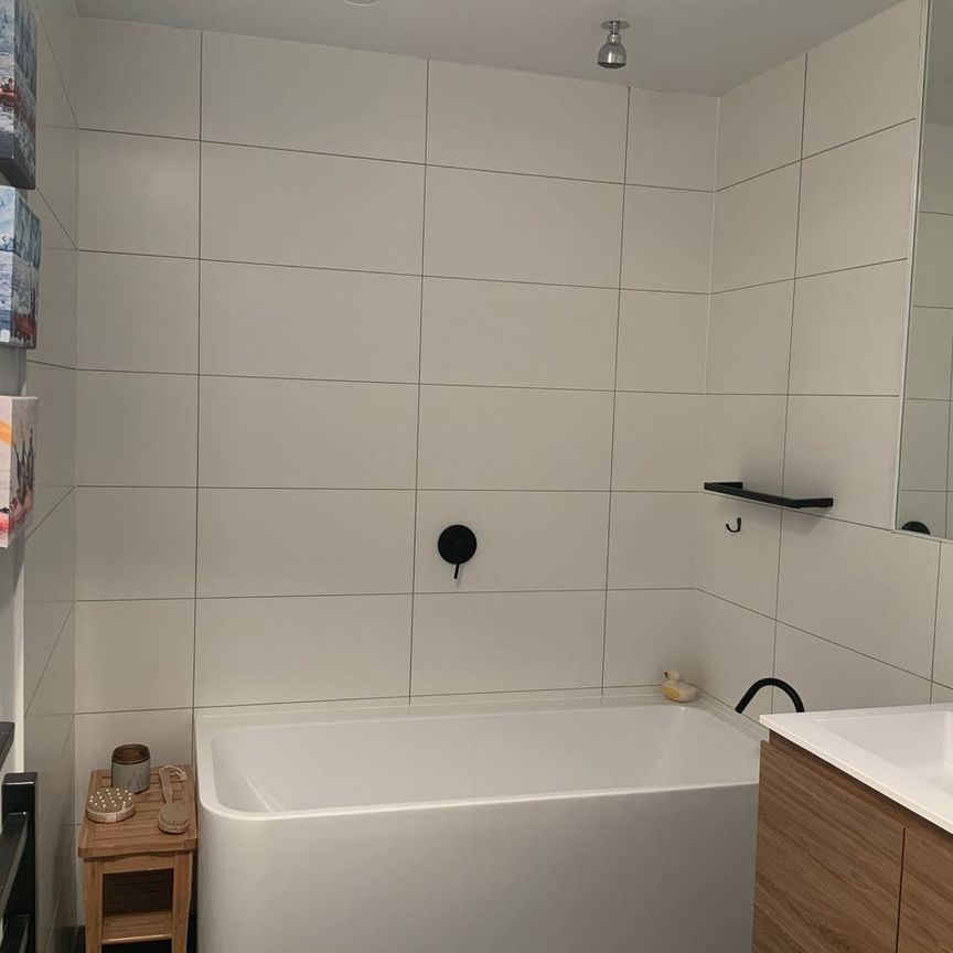 Fully furnished & equipped,just bring your suitcase, 5 star, everything supplied, inc all bills wifi - Photo 1