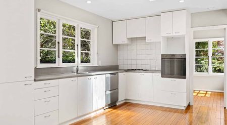 4 bedroom home in Fendalton - Photo 3