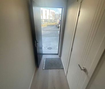Brand new townhouse with great location - Photo 3