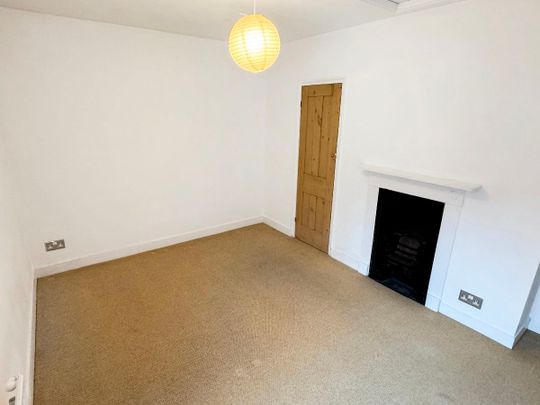 St. Johns Hill, Woodbridge - Photo 1