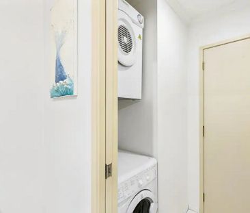 2 Bed, Central, Fully Furnished, Covered Carpark - Photo 3