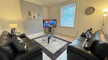 3 bedroom terraced house to rent - Photo 4