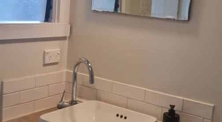 Bedsit in Kauri Point - Photo 3