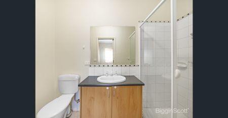 Neat Fee standing Family Home in Desirable South Kingsville! - Photo 2