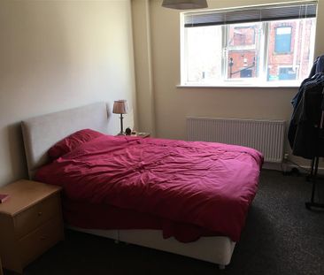 Wood Street, Eastwood, NOTTINGHAM - Photo 3