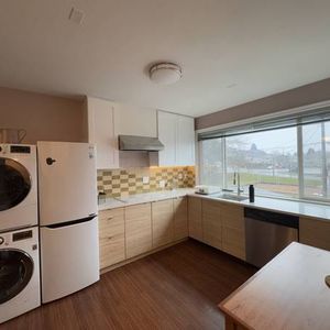 2b1b unit with 7 mins walk to Joyce Station - Photo 2