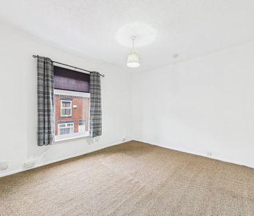 2 bedroom end of terrace house to rent - Photo 5