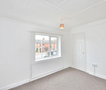 3 bedroom end of terrace house to rent - Photo 2