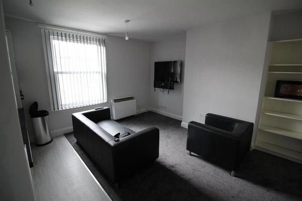 3 bedroom apartment to rent - Photo 1