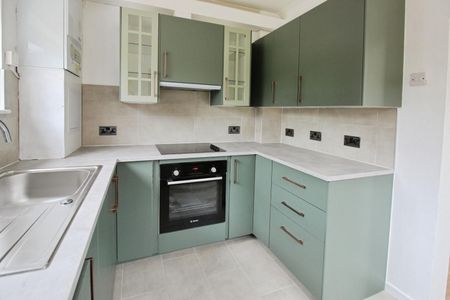 3 bedroom House To Let Total Size: 1194 SQ FT - Photo 5