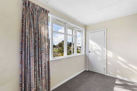 Charming 3BR Home in Mount Roskill - Photo 4